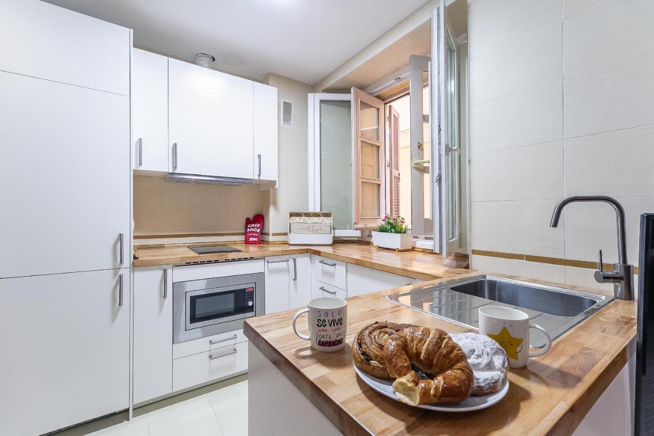 Central Malaga Apartment At Mitjana Plaza Екстер'єр фото