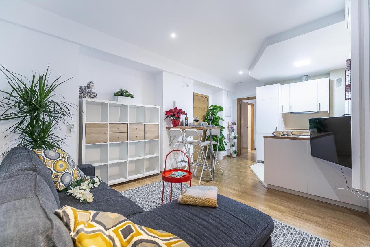 Central Malaga Apartment At Mitjana Plaza Екстер'єр фото