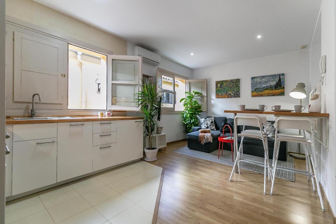 Central Malaga Apartment At Mitjana Plaza Екстер'єр фото