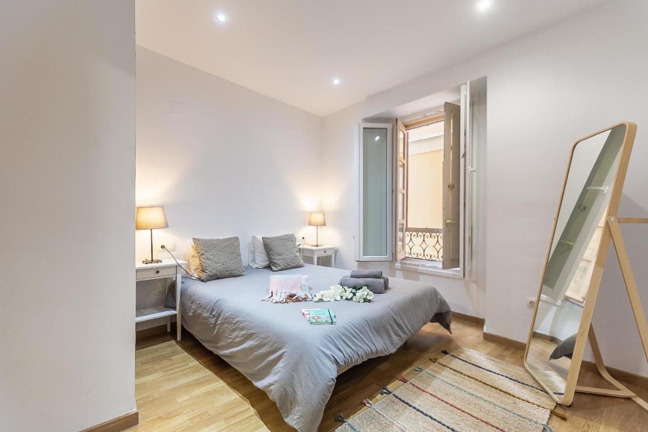 Central Malaga Apartment At Mitjana Plaza Екстер'єр фото