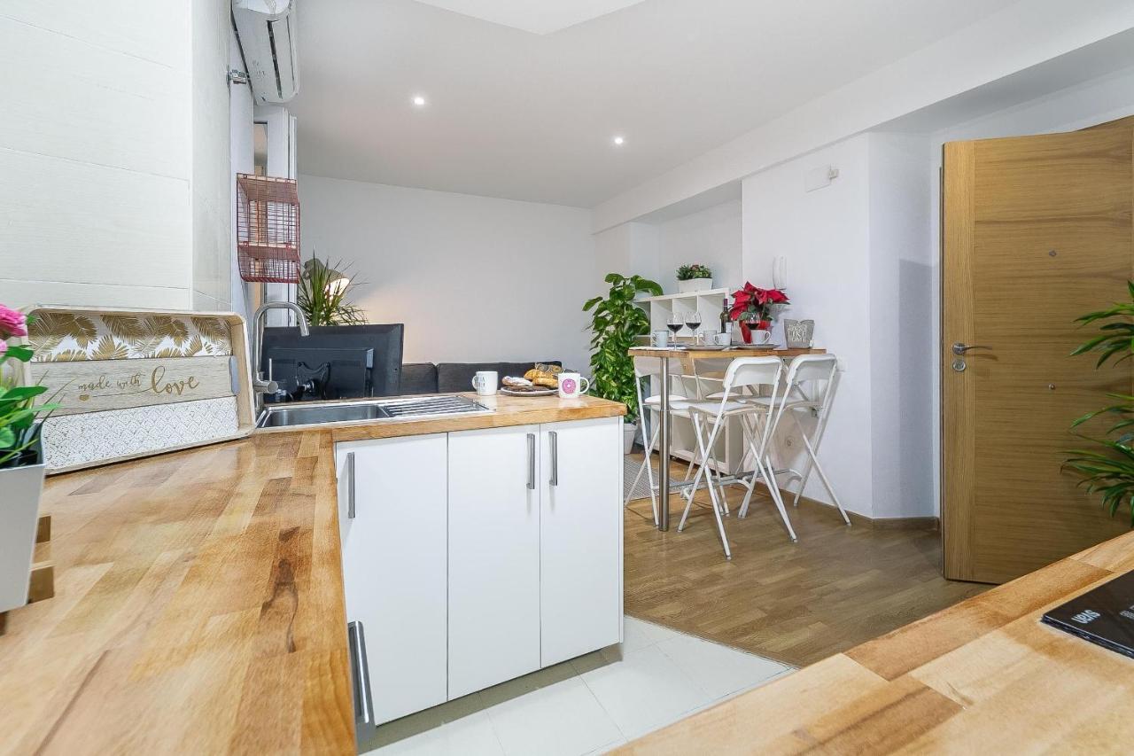 Central Malaga Apartment At Mitjana Plaza Екстер'єр фото