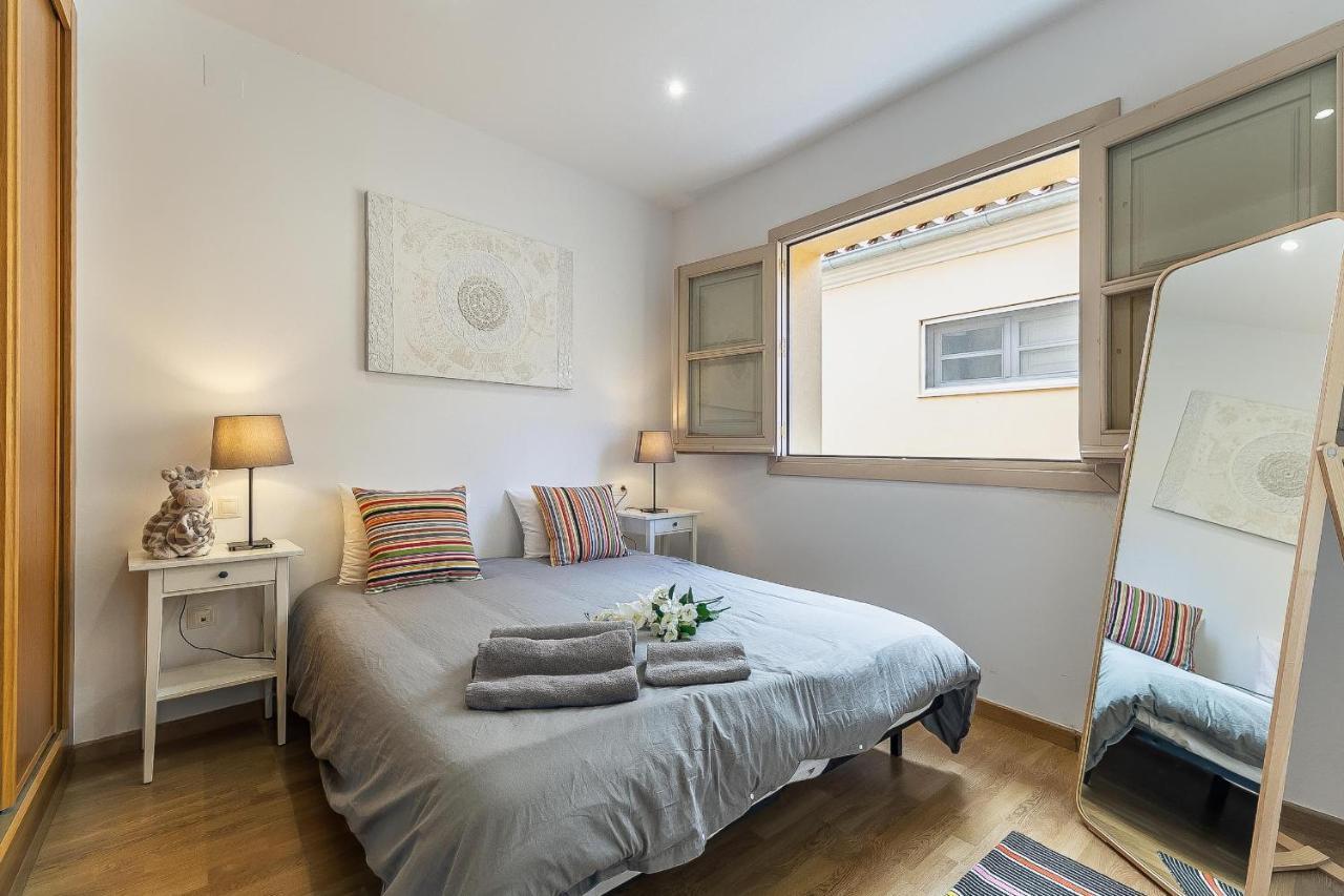 Central Malaga Apartment At Mitjana Plaza Екстер'єр фото