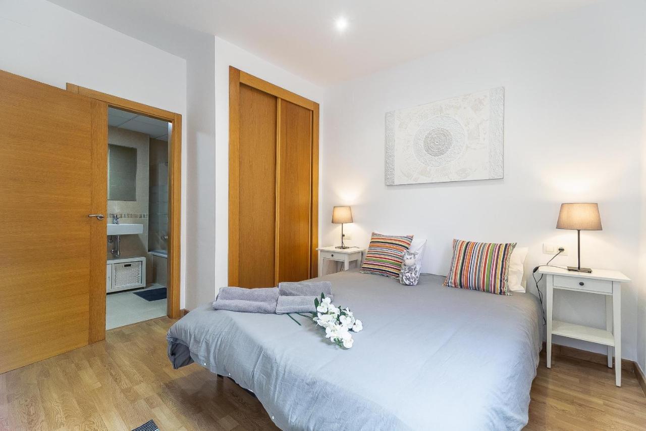 Central Malaga Apartment At Mitjana Plaza Екстер'єр фото