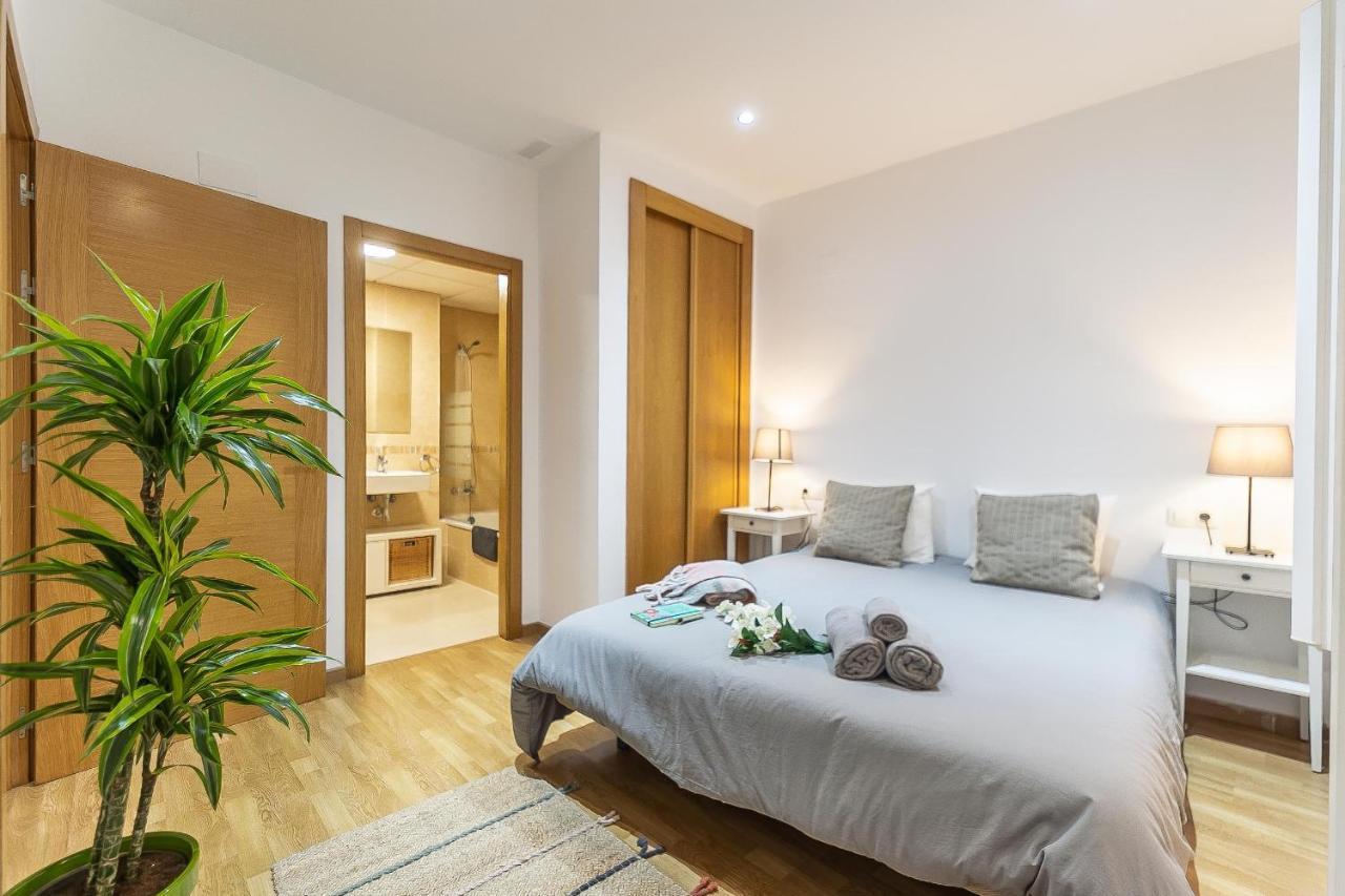Central Malaga Apartment At Mitjana Plaza Екстер'єр фото