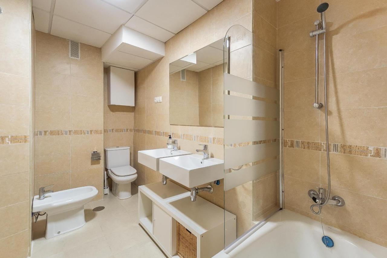 Central Malaga Apartment At Mitjana Plaza Екстер'єр фото