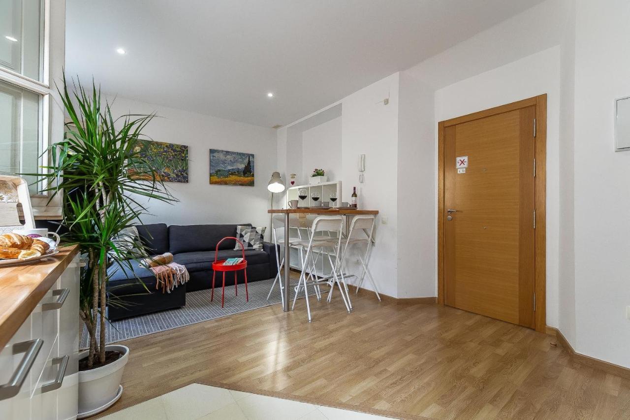 Central Malaga Apartment At Mitjana Plaza Екстер'єр фото