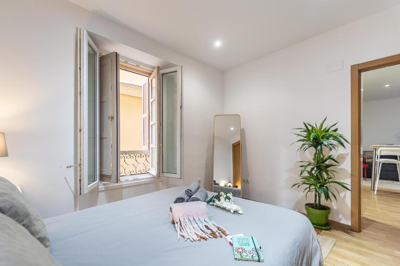 Central Malaga Apartment At Mitjana Plaza Екстер'єр фото