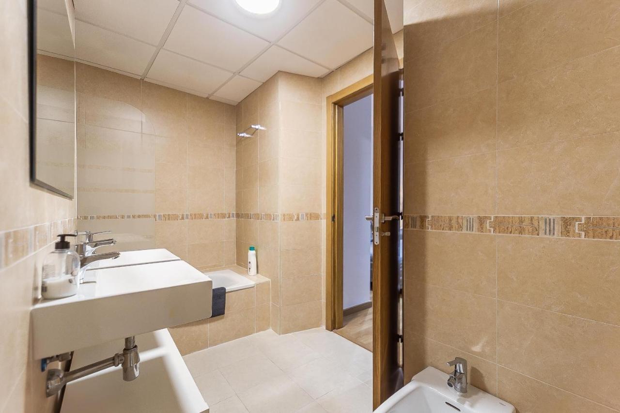 Central Malaga Apartment At Mitjana Plaza Екстер'єр фото