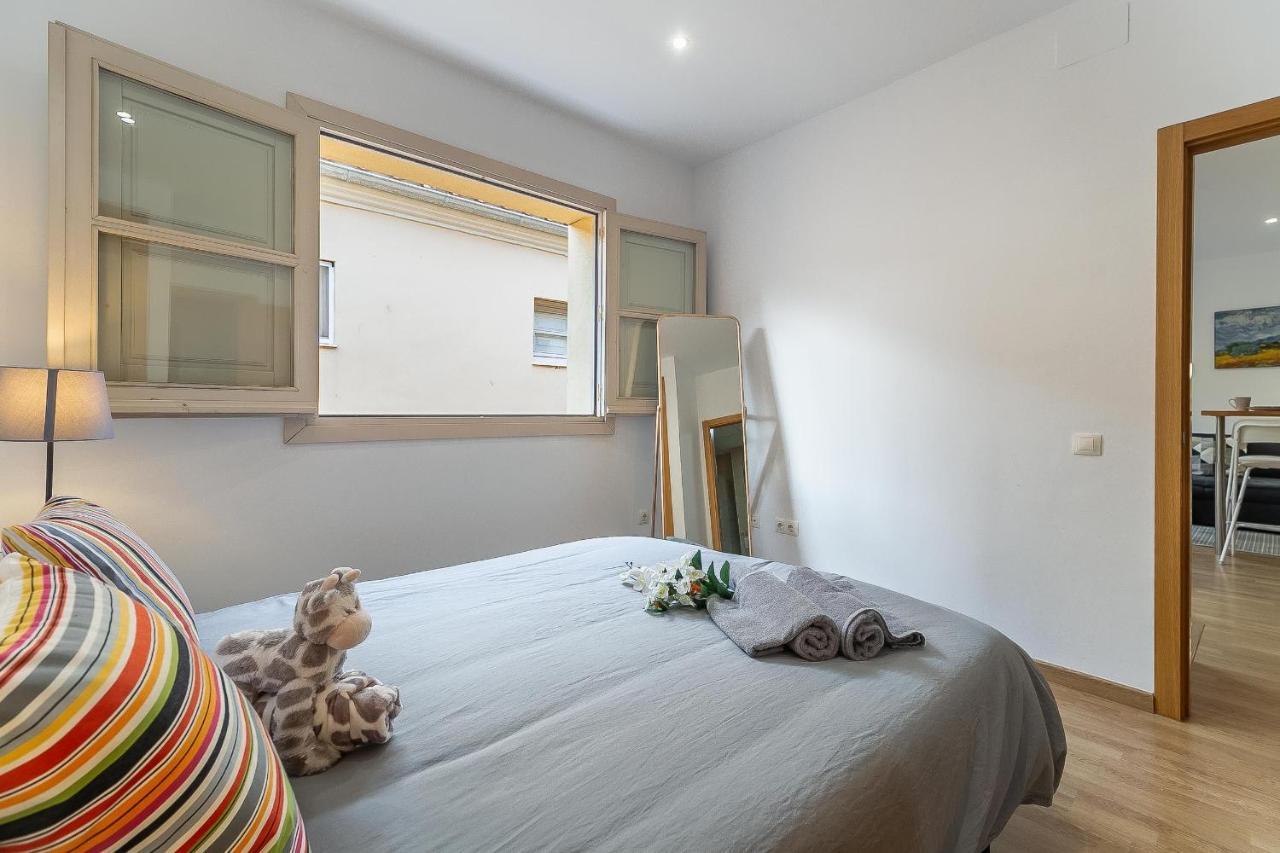Central Malaga Apartment At Mitjana Plaza Екстер'єр фото