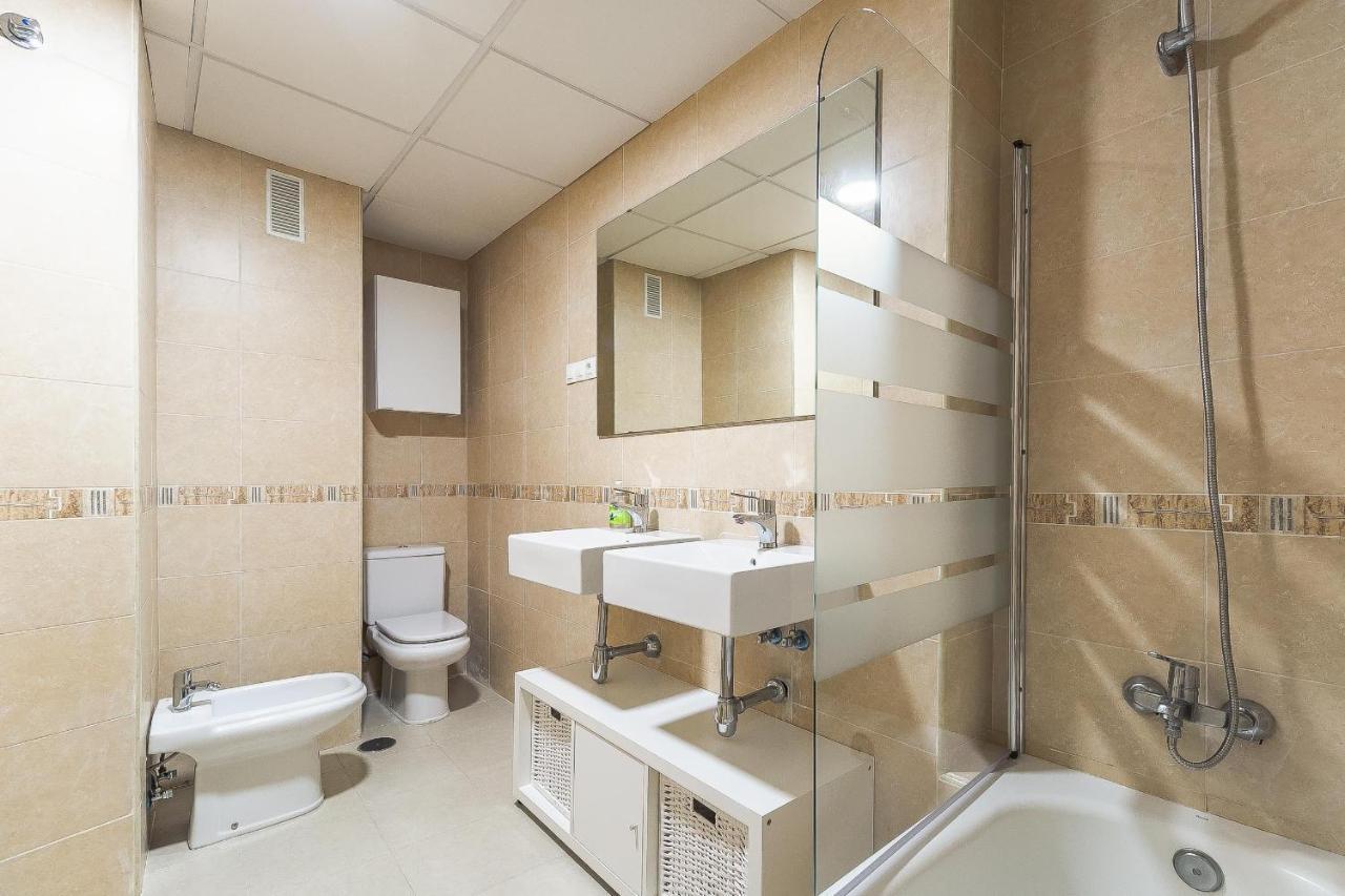 Central Malaga Apartment At Mitjana Plaza Екстер'єр фото