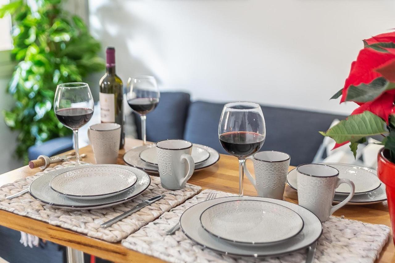 Central Malaga Apartment At Mitjana Plaza Екстер'єр фото